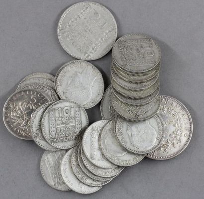 Deux pièces de 20 FF Turin en argent
Une...