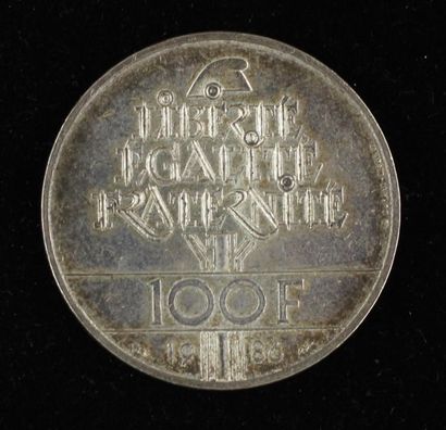 Une pièce de 100 FF en argent 1986