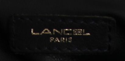 LANCEL

- Sac cabas en cuir bleu orné d'une...