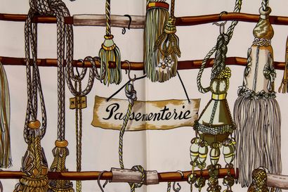 HERMES Paris

Carré en soie Passementerie...