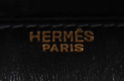 *HERMES Paris

Sac box marine, anse bandoulière,...