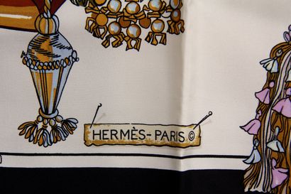 HERMES Paris

Carré en soie Passementerie...
