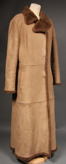 Création Pierre CARDIN

Manteau en envers...