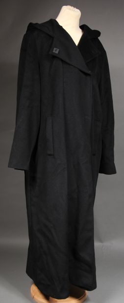 Création Pierre CARDIN

Duffle-coat à longueur...