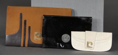 Pierre CARDIN

Lot composé de trois pochettes...