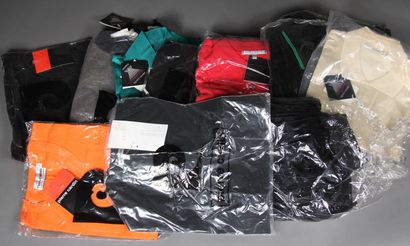Pierre CARDIN

Ensemble de mailles diver...