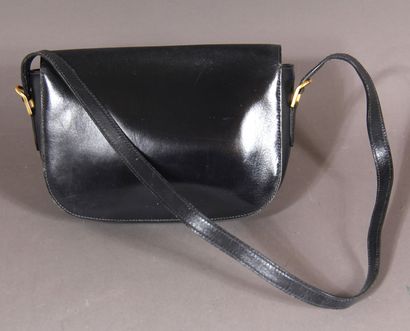 *HERMES Paris

Sac box marine, anse bandoulière,...