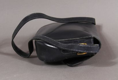 *HERMES Paris

Sac box marine, anse bandoulière,...