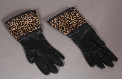 *Emmanuel UNGARO

Paire de gants en cuir...