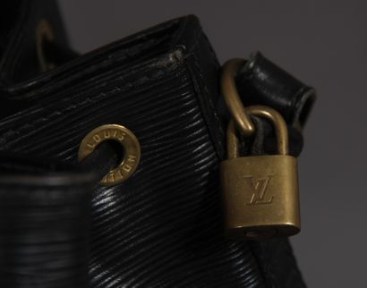 LOUIS VUITTON

Sac Noé en cuir épi noir,...