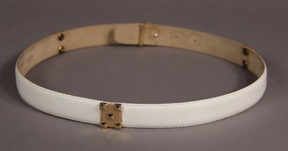 GUY LAROCHE

Ceinture en cuir blanc et motifs...