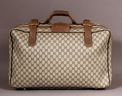 *GUCCI

Valise souple en toile enduite beige...