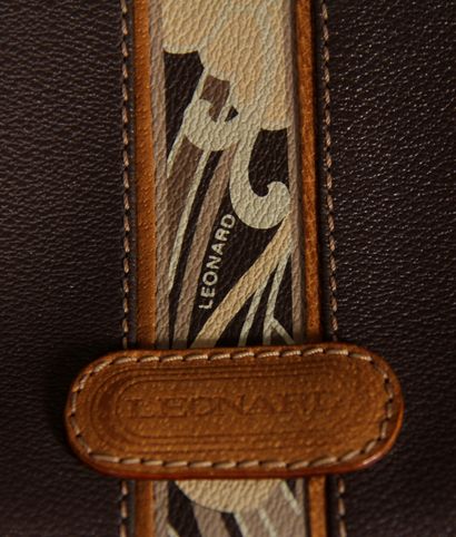 *LEONARD

Sac bandoulière en pvc marron et...