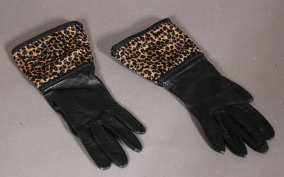 *Emmanuel UNGARO

Paire de gants en cuir...
