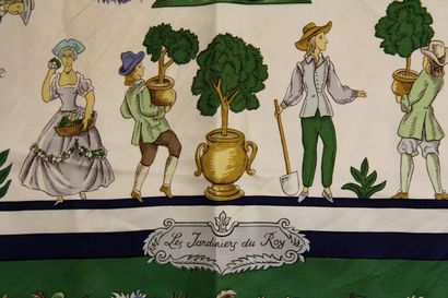 *HERMES Paris

Carré en soie imprimé titré...