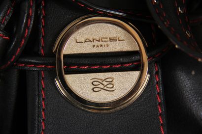 LANCEL

Sac cabas modèle les Lionnes la Coquine...
