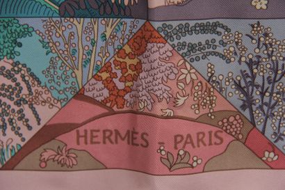*HERMES Paris

Carré en soie imprimé titré...