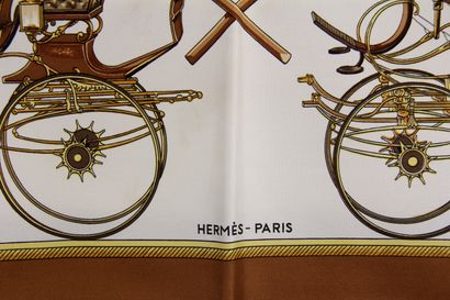 HERMES Paris - F. de la PERRIERE

Carré en...