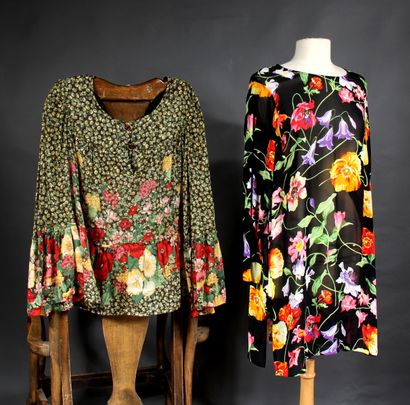 KENZO

Lot comprenant une mini robe en crêpe...