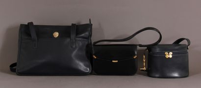 LANCEL

- Sac cabas en cuir bleu orné d'une...