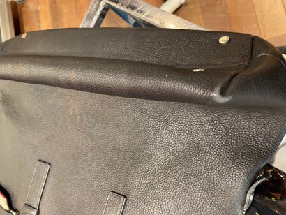 
BURBERRY'S




Sac en cuir noir grainé à...