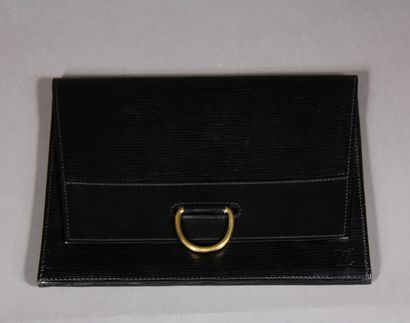 LOUIS VUITTON

Pochette en cuir épi noir...