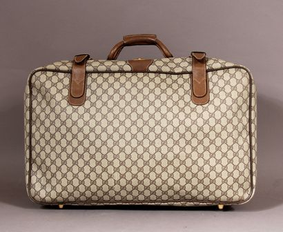 *GUCCI

Valise souple en toile enduite beige...