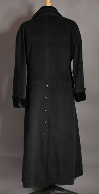 CHANEL Boutique

Manteau long en lainage...