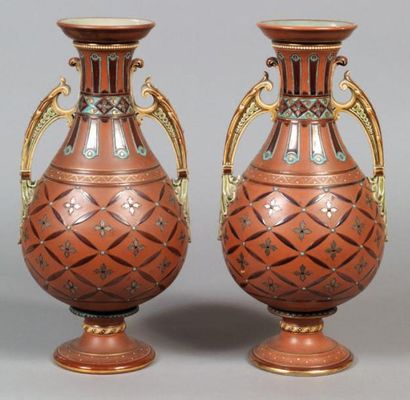 Paire de vases piriformes en grès à décor...