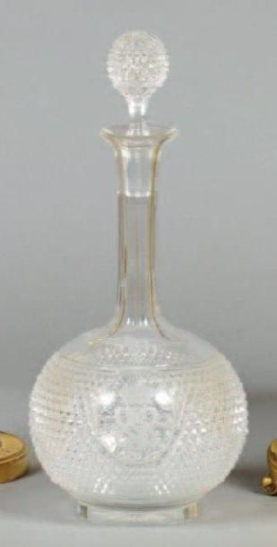 Carafe à vin et son bouchon en cristal taillé...
