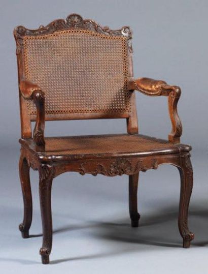 Fauteuil canné à dossier plat en hêtre teinté,...