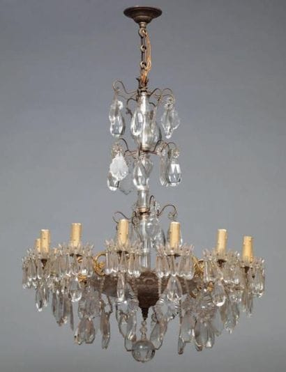 Lustre à quatorze bras de lumière en métal...