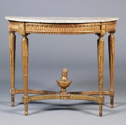 Console demi-lune en bois sculpté, mouluré...