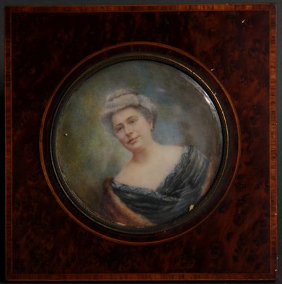 Ecole moderne

Portrait d'une dame agée

Miniature...