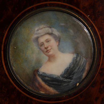 Ecole moderne

Portrait d'une dame agée

Miniature...