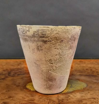 Vase with geometric decoration

Chancay culture,...