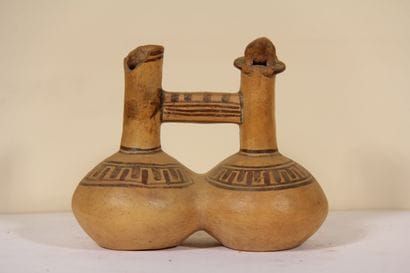 Vase with double body decorated with a bird

Inca...
