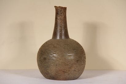 Vase with long neck

Chimú culture, northern...