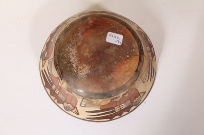 Polychrome cup with bird decoration

Nazca...