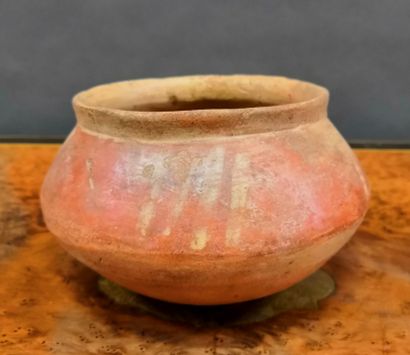 Bowl decorated with geometric patterns

Pre-Hispanic...