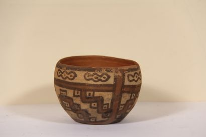 Bowl decorated with geometric patterns

Chancay...