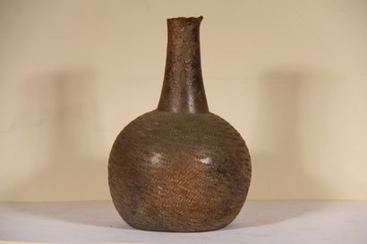 Vase with long neck

Chimú culture, northern...