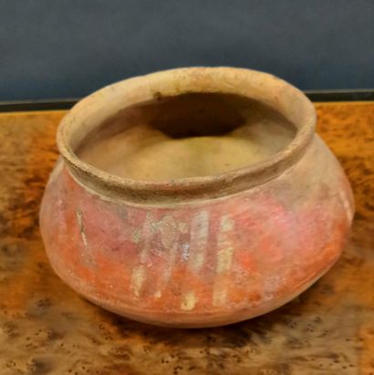 Bowl decorated with geometric patterns

Pre-Hispanic...