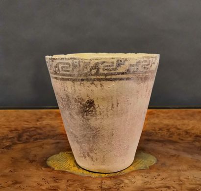 Vase with geometric decoration

Chancay culture,...