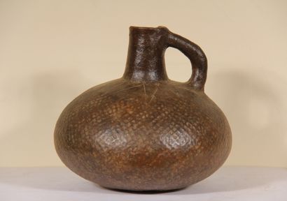 Globular vase

Pre-Hispanic culture

Per...