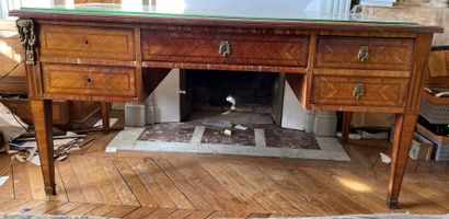 Albert GOUMAIN

Bureau plat en bois de placage,...