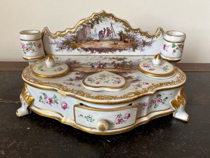 Encrier en faïence à décor polychrome de...