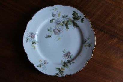 W. GUERIN CO Limoges

Partie de service de...