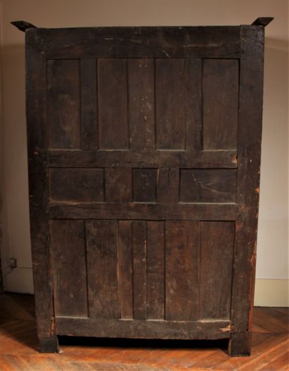 Petite armoire en bois naturel sculpté, XIXème...