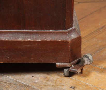 Commode de toilettes en placage d'acajou,...